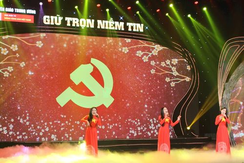 Chương trình nghệ thuật 'Giữ trọn niềm tin': Tái hiện sinh động chặng đường 94 năm vẻ vang của Đảng