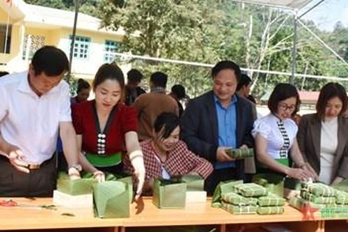 Rộn ràng Ngày hội bánh chưng xanh tại huyện biên giới Nậm Pồ, tỉnh Điện Biên