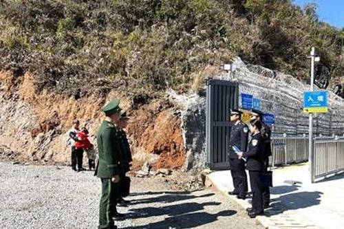 Hà Giang: Trao trả 3 công dân Trung Quốc nhập cảnh trái phép