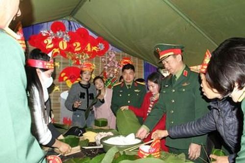 Quân khu 1: Tổ chức chương trình ''Xuân biên cương thắm tình quân dân''