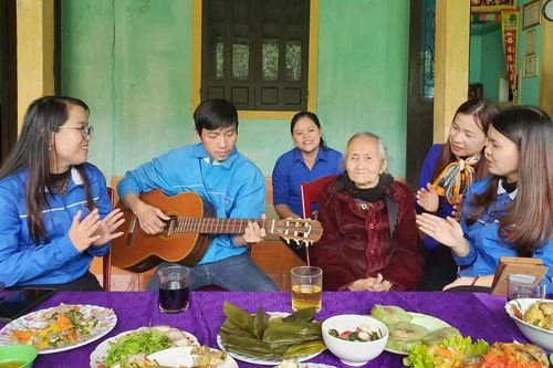 Tuổi trẻ Quảng Trị tổ chức bữa cơm tất niên ấm áp cùng Mẹ Việt Nam anh hùng