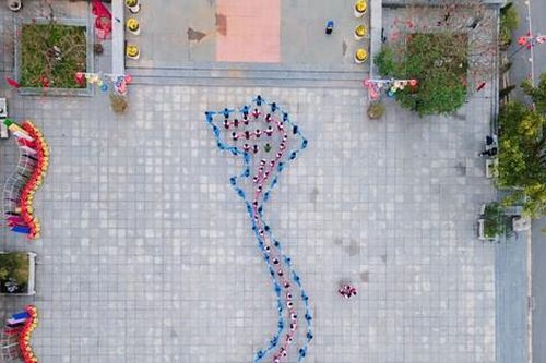 Xếp hình bản đồ Việt Nam trước thềm Đại hội điểm cấp xã Hội LHTN của TP. Hà Nội