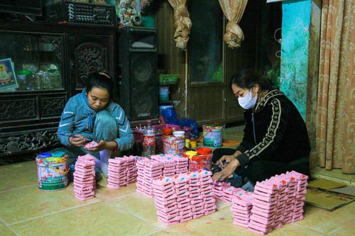 Cuối năm tất bật ở làng nghề làm tượng ông Táo duy nhất xứ Huế