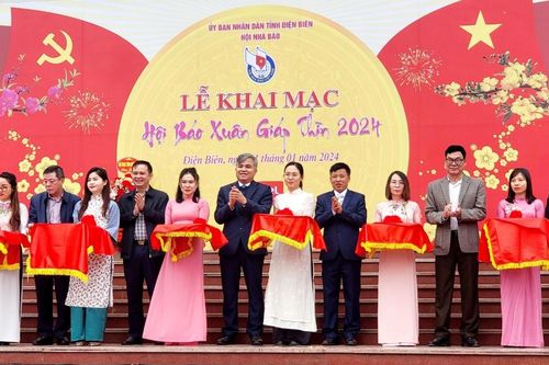 Báo GD&TĐ trưng bày nhiều ấn phẩm đặc biệt tại Hội báo Xuân tỉnh Điện Biên