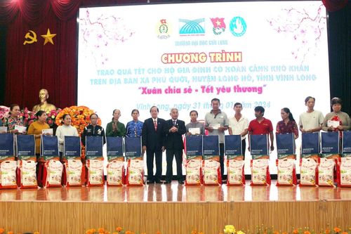 Ấm áp 'Xuân chia sẻ - Tết yêu thương'