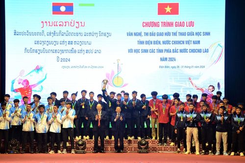 Trao 37 giải giao hữu thể thao giữa học sinh Điện Biên và 6 tỉnh Bắc Lào