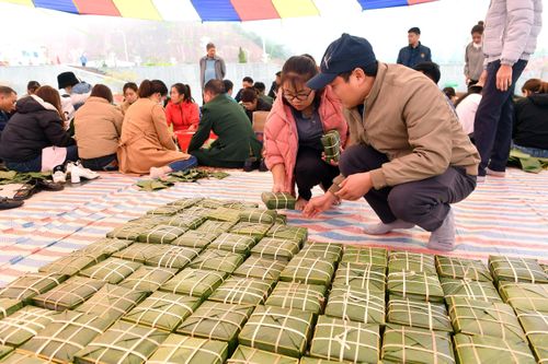 10 nghìn bánh chưng xanh gửi tới hộ nghèo vùng biên Nậm Pồ