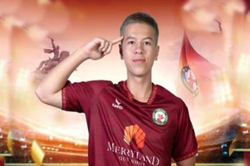CLB V-League chiêu mộ tiền vệ Việt kiều Nga