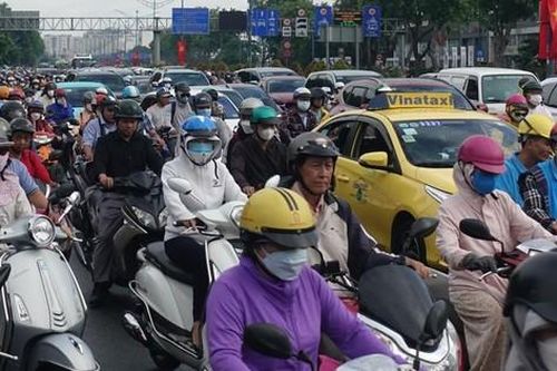 Cận Tết, ùn ứ khắp nơi ở TPHCM