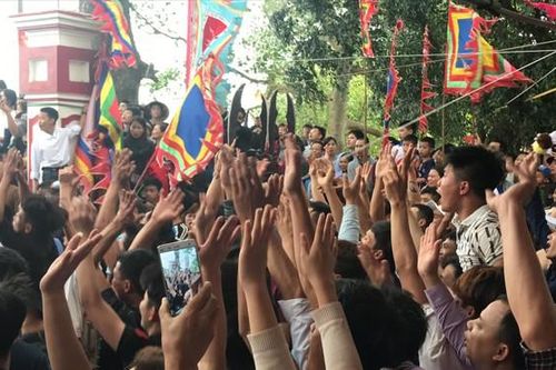Thủ tướng yêu cầu không để xảy ra các hoạt động mê tín dị đoan, phản văn hóa tại cơ sở tín ngưỡng