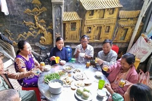 Xóm chạy thận ở Đà Nẵng: Bữa cơm tất niên chỉ mong 'còn đủ người'