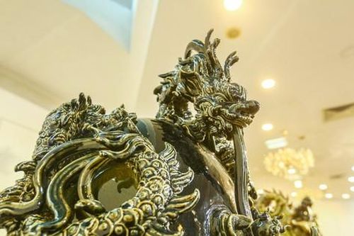 Chiêm ngưỡng vũ điệu rồng uốn lượn trên những tác phẩm gốm