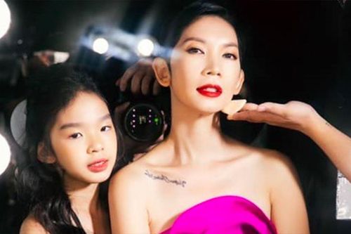 Mẹ con Xuân Lan chịu rét âm 8 độ C cùng dàn mẫu chụp ảnh thời trang