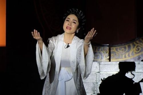 Hình tượng nữ sĩ Hồ Xuân Hương lên sân khấu chèo sau 37 năm