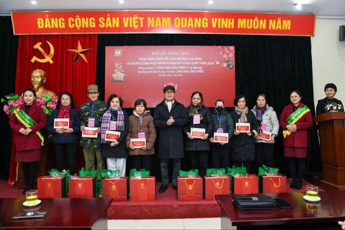 Bảo Tín Minh Châu tặng quà tết 1 tỷ đồng cho gia đình khó khăn tại Hà Nội và các tỉnh