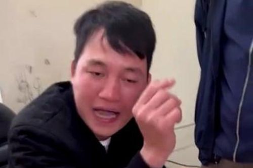 Người đàn ông đe dọa, chửi bới Cảnh sát giao thông vì bị dừng xe do không đội mũ bảo hiểm