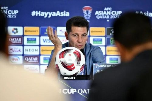 Iraq lên tiếng sau vụ huấn luyện viên Jesus Cacas bị dọa đánh ngay phòng họp báo; Asian Cup 2023 lập kỷ lục khủng về khán giả