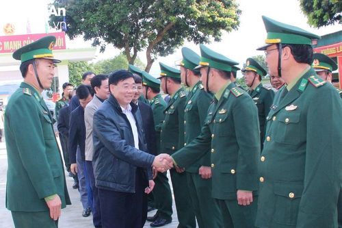 Đồng chí Nguyễn Văn Thông thăm, chúc Tết tại huyện miền núi Con Cuông