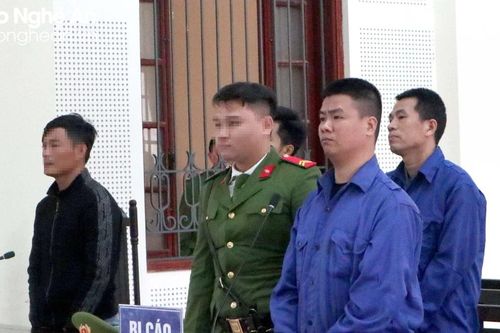 Nam thanh niên mua ma túy sử dụng và cất vào ô thông gió phòng ngủ để bán kiếm lời