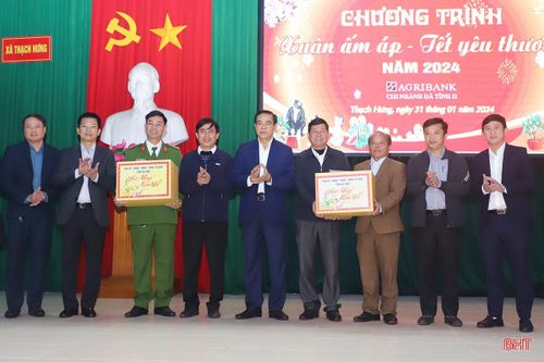 Chủ tịch UBND tỉnh vui 'Xuân ấm áp - Tết yêu thương' với người dân TP Hà Tĩnh