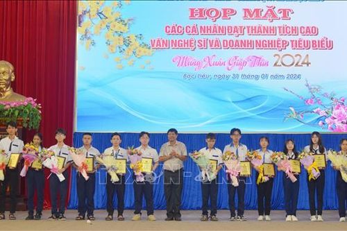 Bạc Liêu: Tuyên dương khoảng 300 cá nhân đạt thành tích cao trên các lĩnh vực