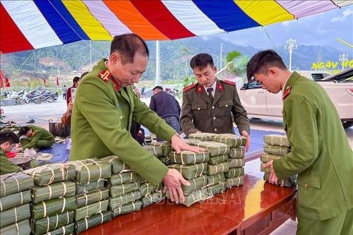 Người nghèo huyện biên giới Nậm Pồ vui đón Xuân mới