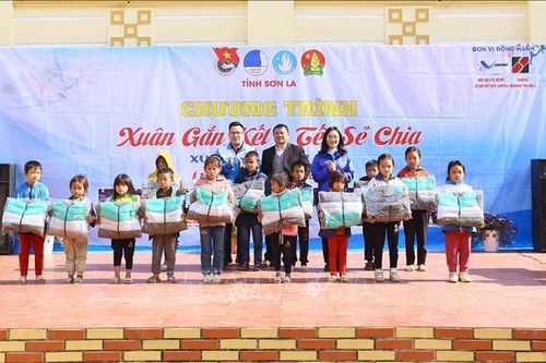 Xuân gắn kết - Tết sẻ chia