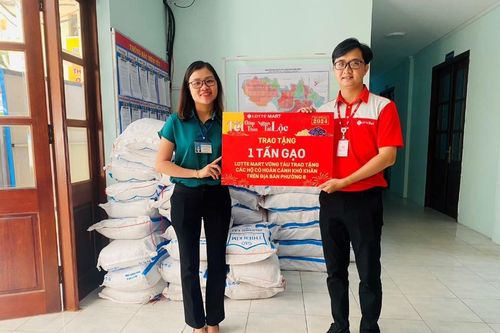 LOTTE Mart tiếp nối chương trình trao tặng 16 tấn gạo yêu thương