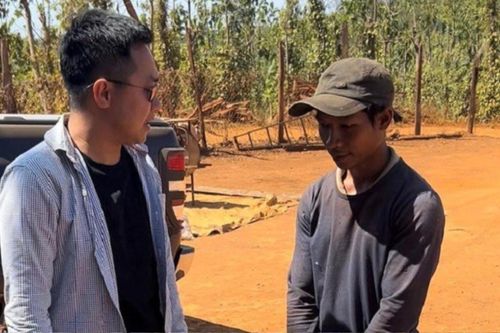 Va chạm làm vỡ đèn ôtô chàng trai nghèo có hành động tử tế và câu chuyện ấm lòng phía sau