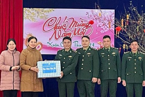 Chủ tịch Hội LHPN Việt Nam thăm, chúc Tết các đơn vị, tặng quà hội viên, phụ nữ ở Lào Cai