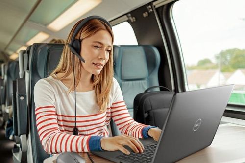 Dell ra mắt loạt tai nghe mới tích hợp công nghệ AI