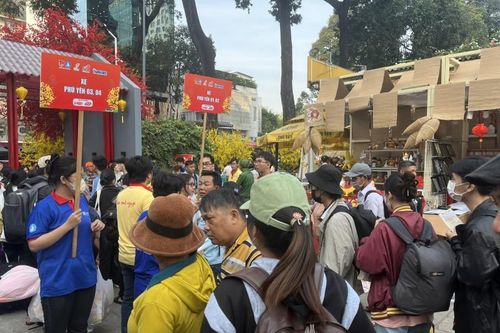 TP. Hồ Chí Minh: 'Chuyến xe mùa Xuân' đưa hơn 2.000 sinh viên, người lao động về quê đón Tết