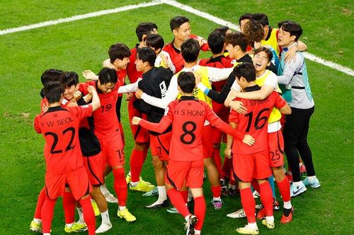 Hàn Quốc vào tứ kết Asian Cup sau loạt luân lưu cân não