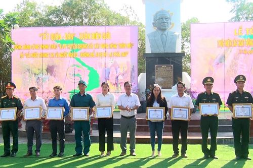 Hơn 900 triệu đồng thực hiện Tết quân - dân tại xã biên giới Lạc Quới