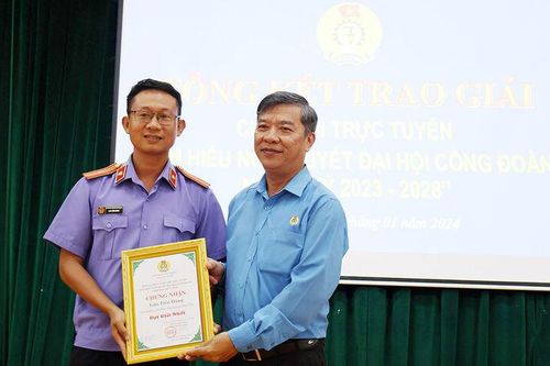 Liên đoàn Lao động tỉnh An Giang trao thưởng Cuộc thi trực tuyến tìm hiểu Nghị quyết Đại hội Công đoàn