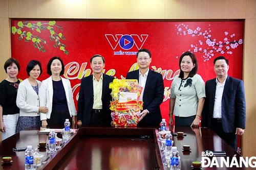 Chủ tịch Ủy ban MTTQ Việt Nam Ngô Xuân Thắng chúc Tết các cơ quan, gia đình chính sách