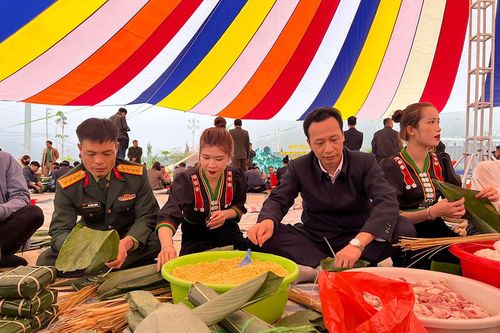Rộn ràng Ngày hội bánh chưng xanh