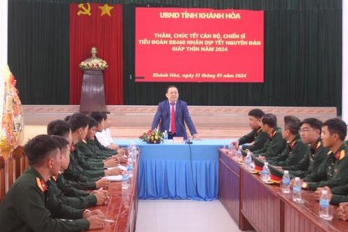 Phó Chủ tịch Thường trực UBND tỉnh Lê Hữu Hoàng thăm, chúc Tết các đơn vị trực chiến