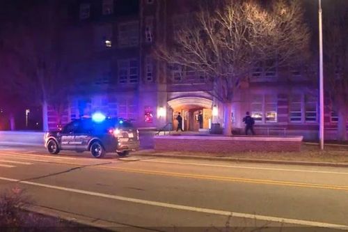 FBI báo động về tội ác do thù hận tại các trường học ở Mỹ