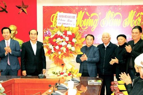 Văn nghệ sỹ Lào Cai chúc mừng Tỉnh ủy nhân kỷ niệm 94 năm ngày thành lập Đảng