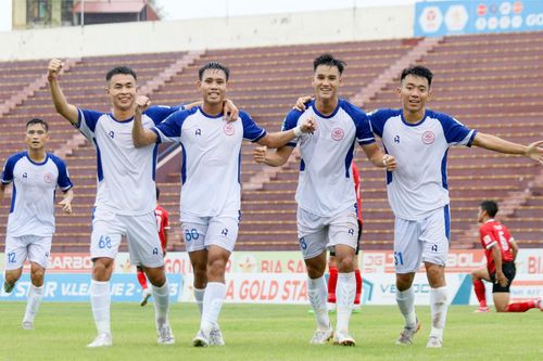 'Cú hích' cho CLB Bóng đá Đất Tổ