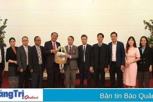 Đoàn công tác HĐND tỉnh Salavan thăm, chúc tết cán bộ và Nhân dân tỉnh Quảng Trị