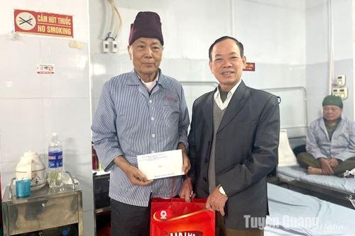 Trao tặng 160 suất quà Tết cho nạn nhân chất độc da cam
