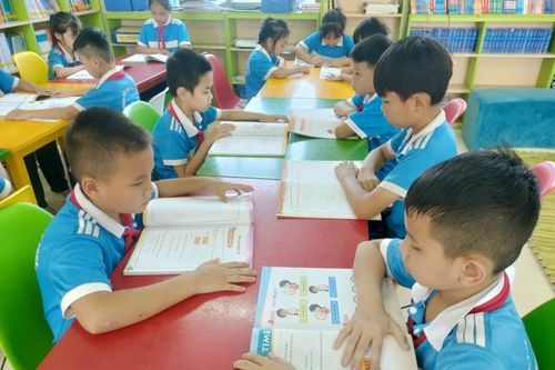 Cô mẫu mực, trò chăm ngoan