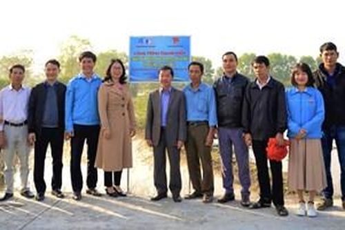 Khánh thành công trình thanh niên 'Tuyến đèn điện năng lượng mặt trời và đường cờ Tổ quốc'