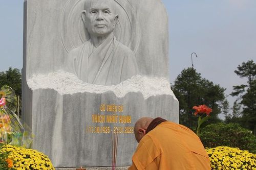 Tưởng niệm Thiền sư Thích Nhất Hạnh tại nơi trà-tỳ ngài 2 năm trước