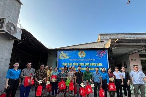 Nestlé Việt Nam tặng gần 6.000 phần quà cho các gia đình có hoàn cảnh khó khăn nhân dịp Tết Nguyên đán