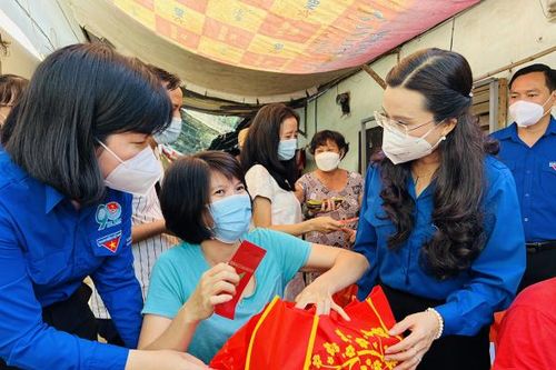 Chăm lo Tết cho công nhân, người lao động nghèo ở Bình Dương