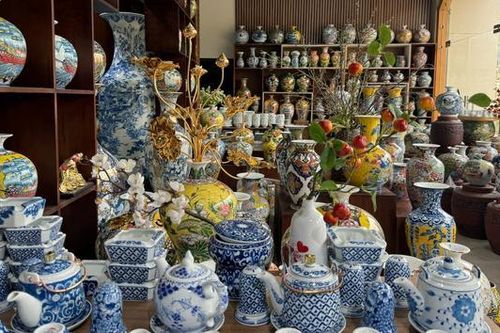 Làng gốm Bát Tràng nhộn nhịp Xuân