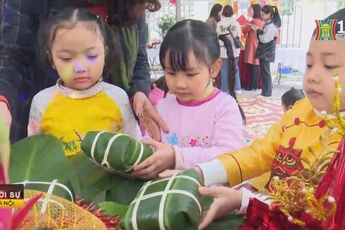 Liên hoan bàn tay vàng làng nghề bánh chưng